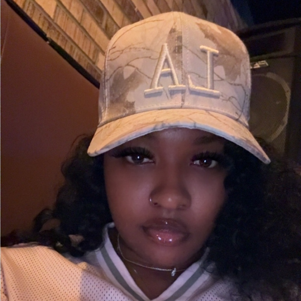 Meet your Posher, Kyia